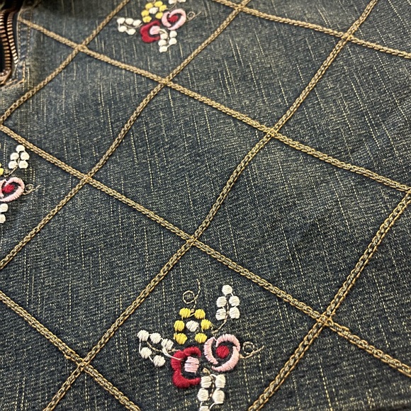 Floral Embroidered Denim Mini Skirt with Belt - Picture 2 of 3